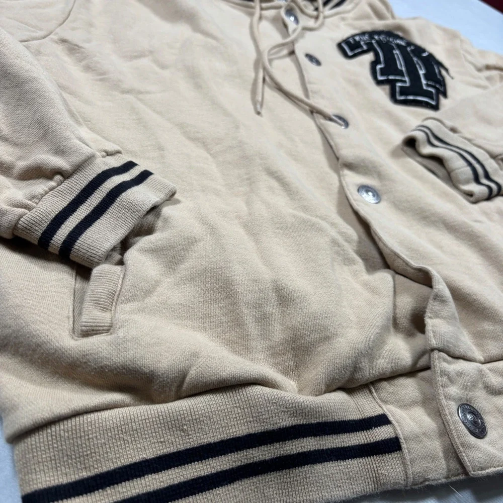 True Religion Varsity Hoodie Mens XL Tan Snap Front Chenille Logo Jacket Hoodie